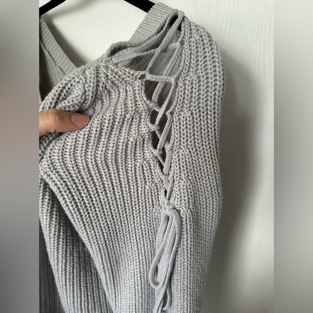Cold shoulder sweater - Picture 3 of 5